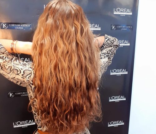 Pose d’extensions de cheveux 100% naturels